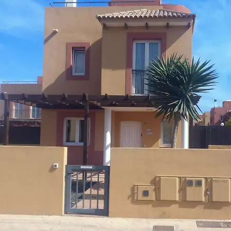 Luxury With Heated Pool In فيلة *